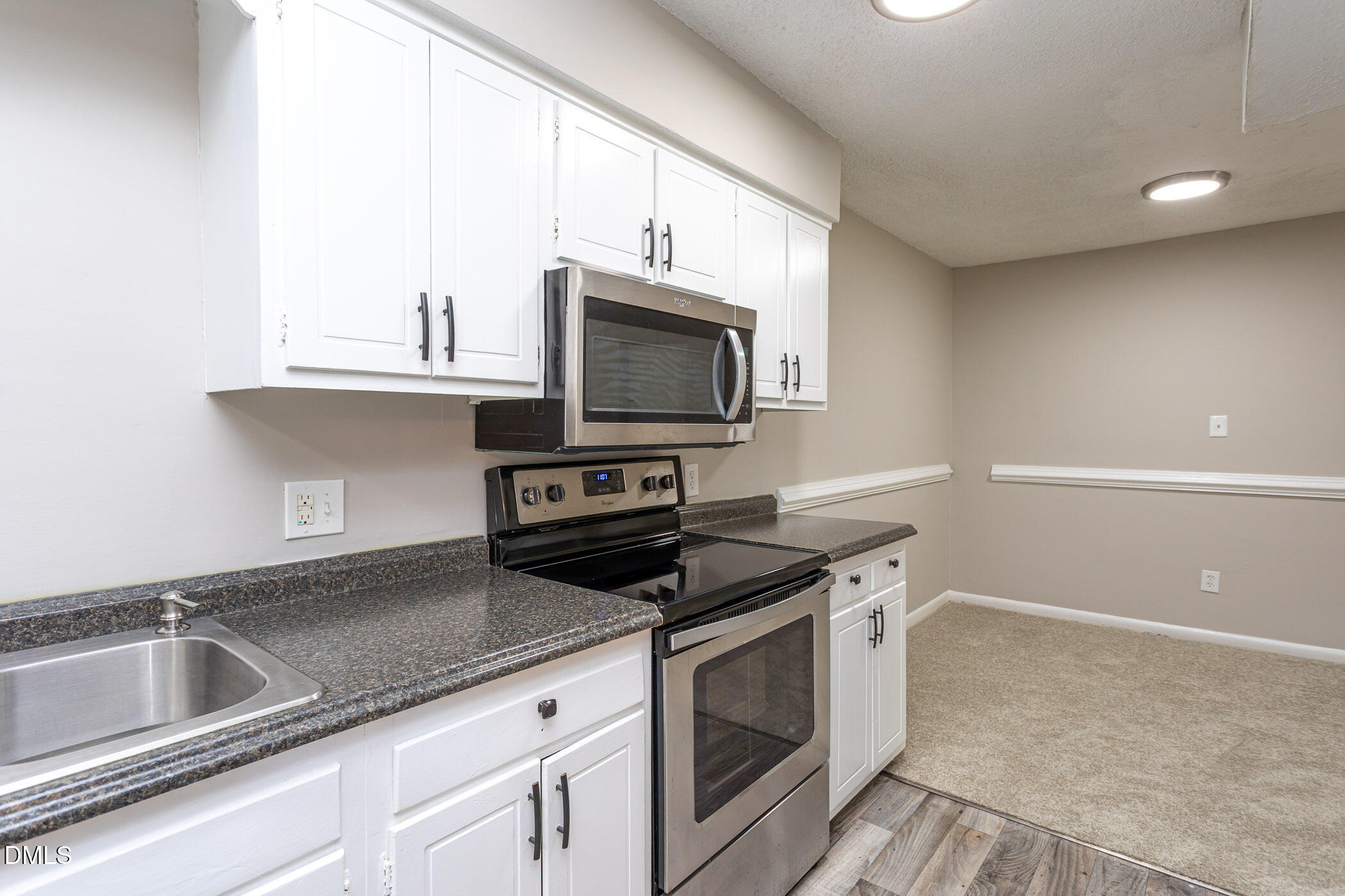 Kitchen & Dining