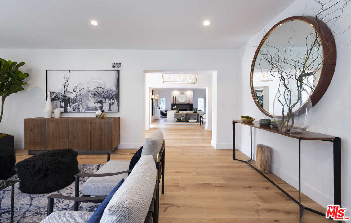 722 South Muirfield Road Los Angeles, CA 90005 - Photo 1 of 47 Gallery Image 1