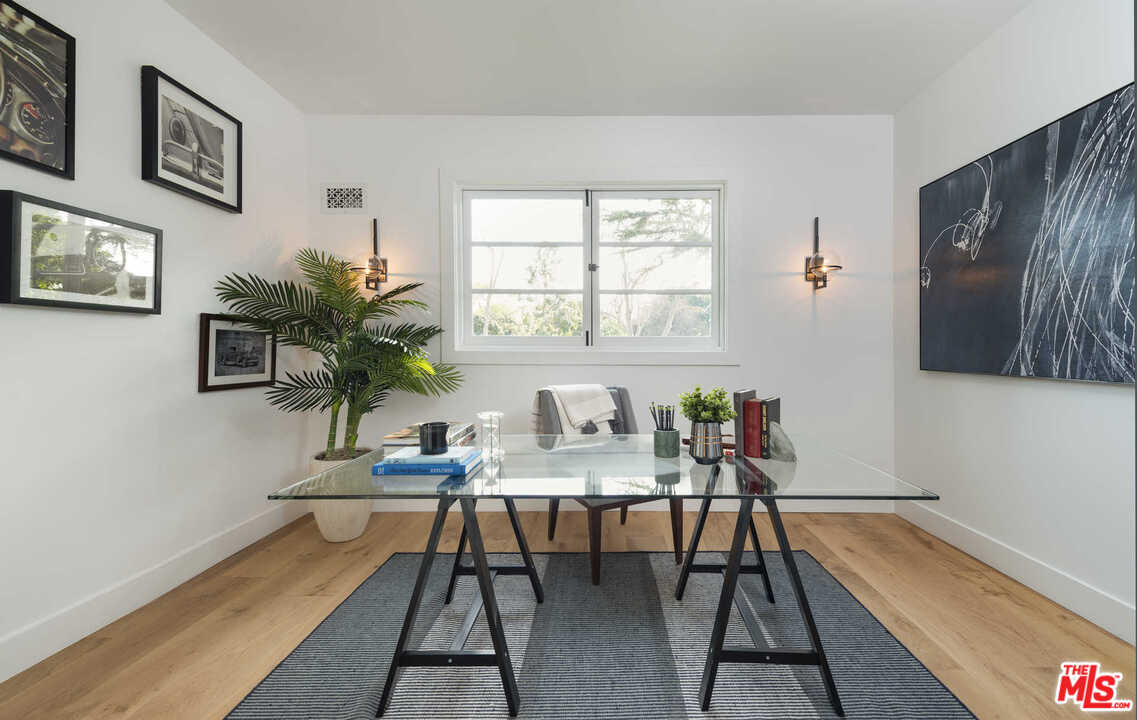 722 South Muirfield Road Los Angeles, CA 90005 - Photo 11 of 47 Gallery Image 11