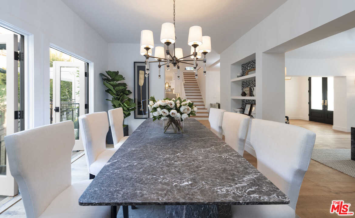 722 South Muirfield Road Los Angeles, CA 90005 - Photo 12 of 47 Gallery Image 12