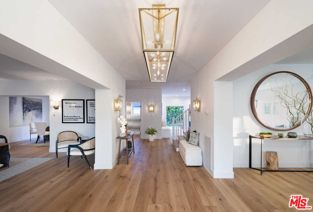 722 South Muirfield Road Los Angeles, CA 90005 - Photo 17 of 47 Gallery Image 17