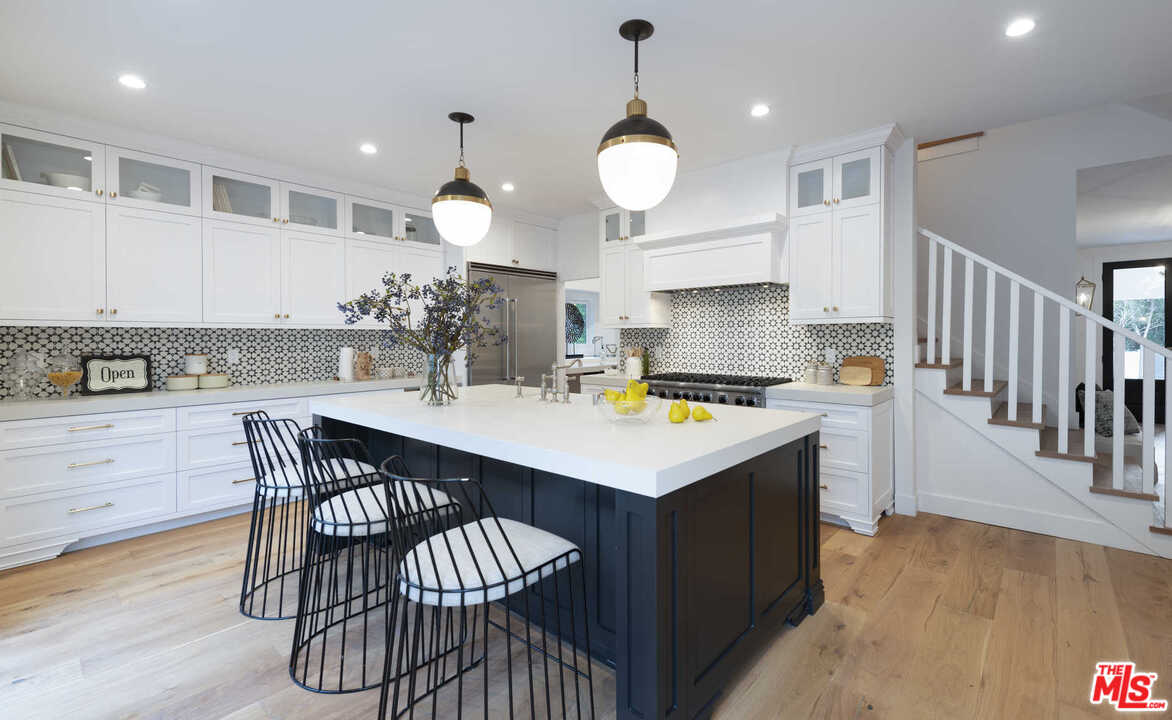 722 South Muirfield Road Los Angeles, CA 90005 - Photo 18 of 47 Gallery Image 18