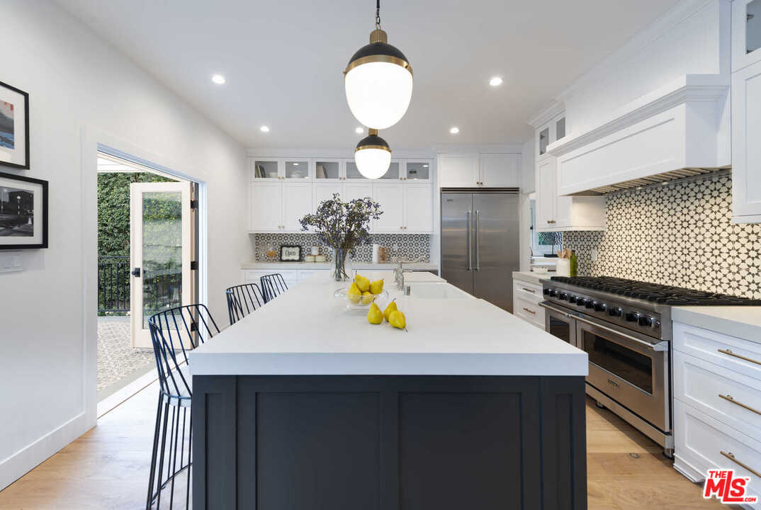 722 South Muirfield Road Los Angeles, CA 90005 - Photo 19 of 47 Gallery Image 19