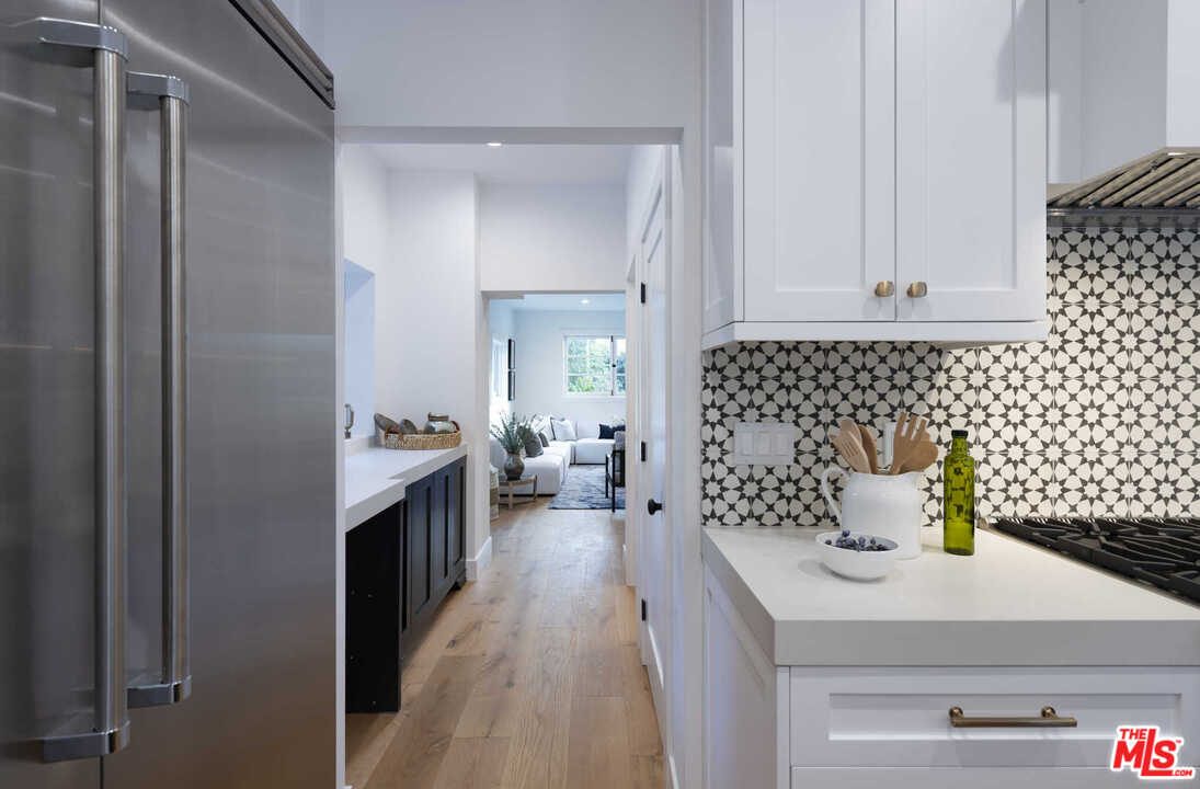 722 South Muirfield Road Los Angeles, CA 90005 - Photo 20 of 47 Gallery Image 20