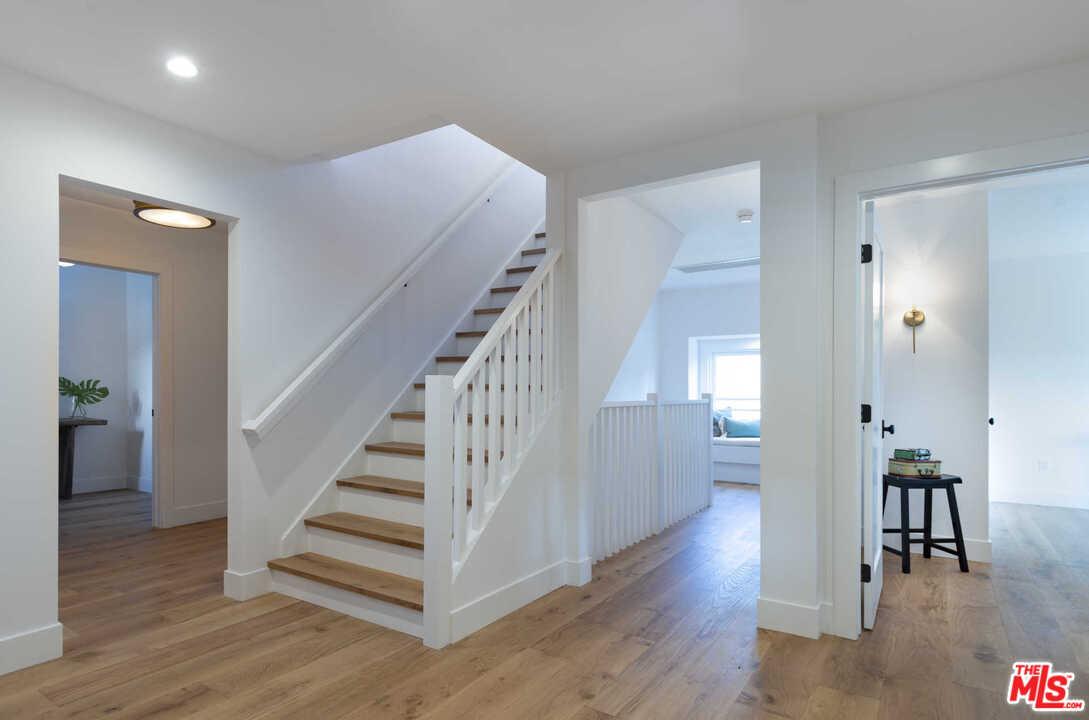 722 South Muirfield Road Los Angeles, CA 90005 - Photo 24 of 47 Gallery Image 24