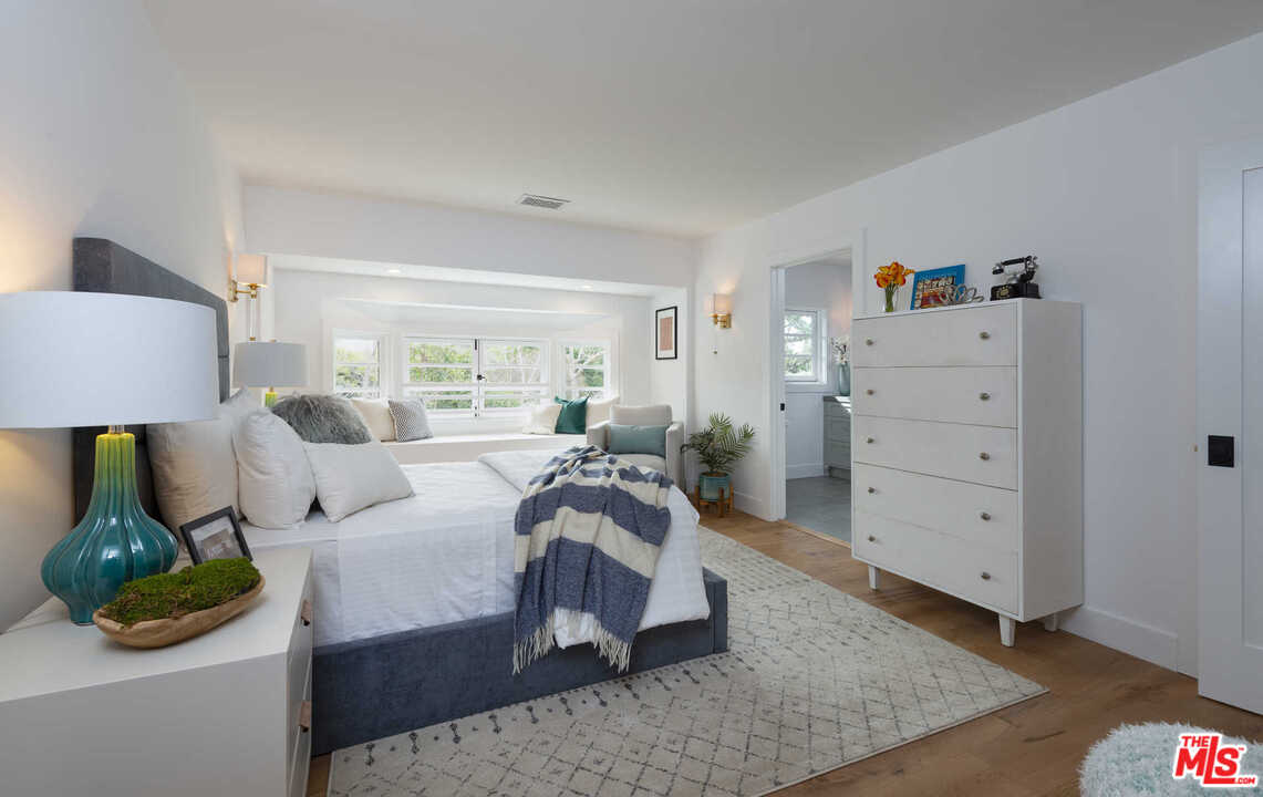 722 South Muirfield Road Los Angeles, CA 90005 - Photo 25 of 47 Gallery Image 25