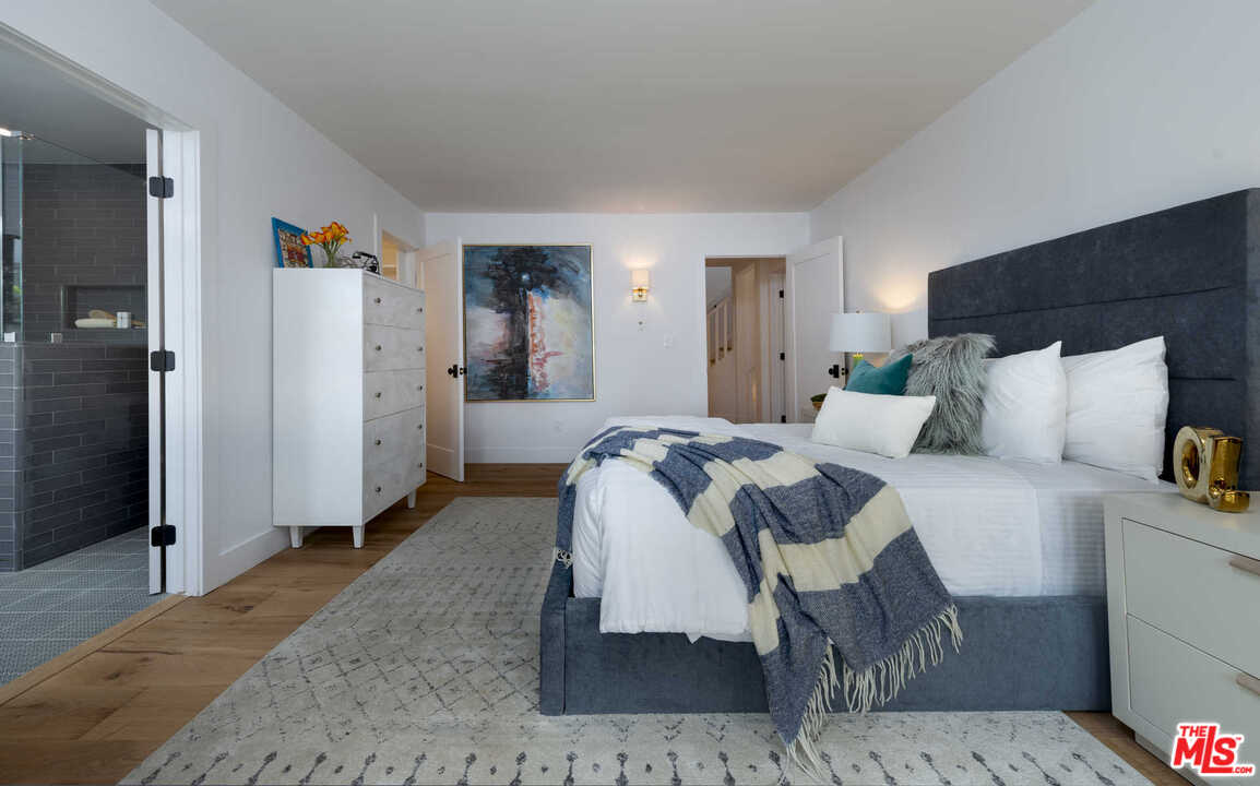 722 South Muirfield Road Los Angeles, CA 90005 - Photo 26 of 47 Gallery Image 26