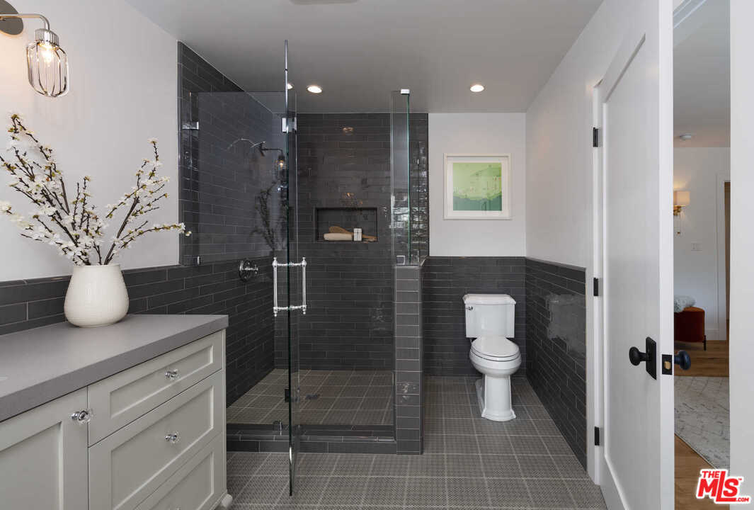 722 South Muirfield Road Los Angeles, CA 90005 - Photo 28 of 47 Gallery Image 28