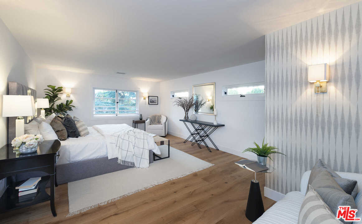722 South Muirfield Road Los Angeles, CA 90005 - Photo 33 of 47 Gallery Image 33