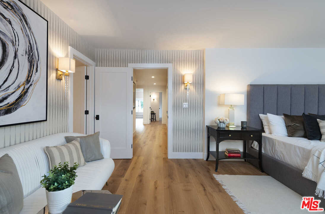 722 South Muirfield Road Los Angeles, CA 90005 - Photo 34 of 47 Gallery Image 34