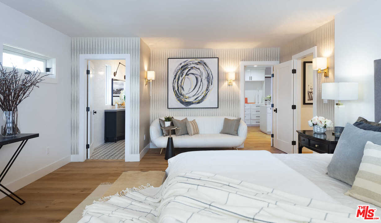 722 South Muirfield Road Los Angeles, CA 90005 - Photo 35 of 47 Gallery Image 35