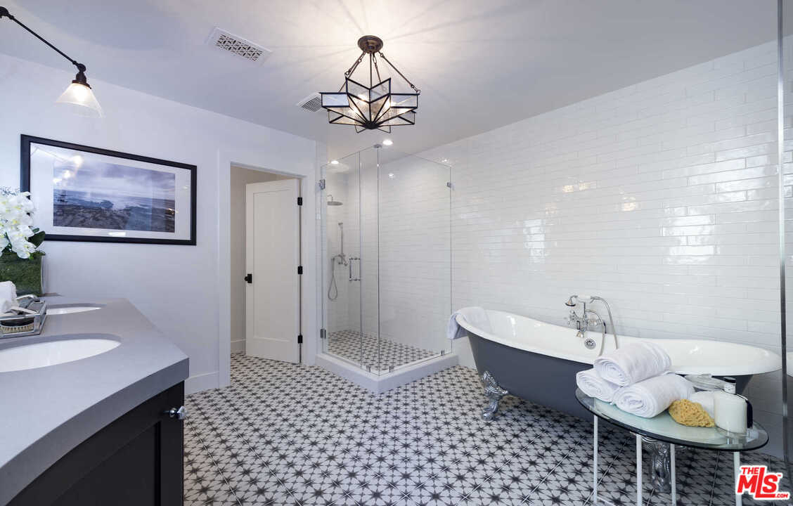 722 South Muirfield Road Los Angeles, CA 90005 - Photo 37 of 47 Gallery Image 37