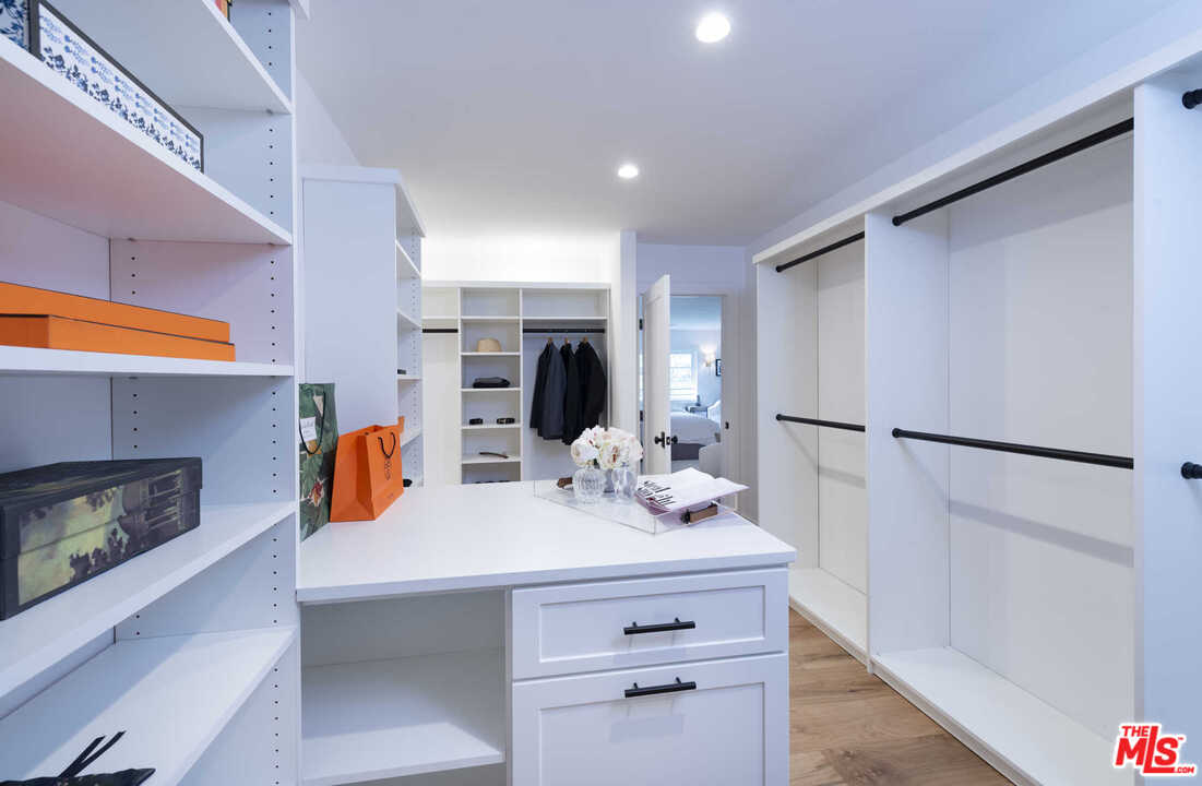 722 South Muirfield Road Los Angeles, CA 90005 - Photo 38 of 47 Gallery Image 38
