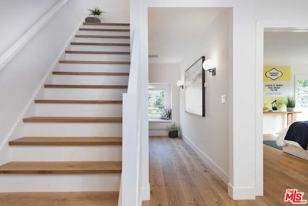 722 South Muirfield Road Los Angeles, CA 90005 - Photo 39 of 47 Gallery Image 39