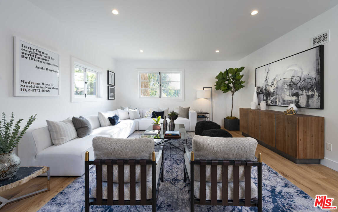 722 South Muirfield Road Los Angeles, CA 90005 - Photo 5 of 47 Gallery Image 5