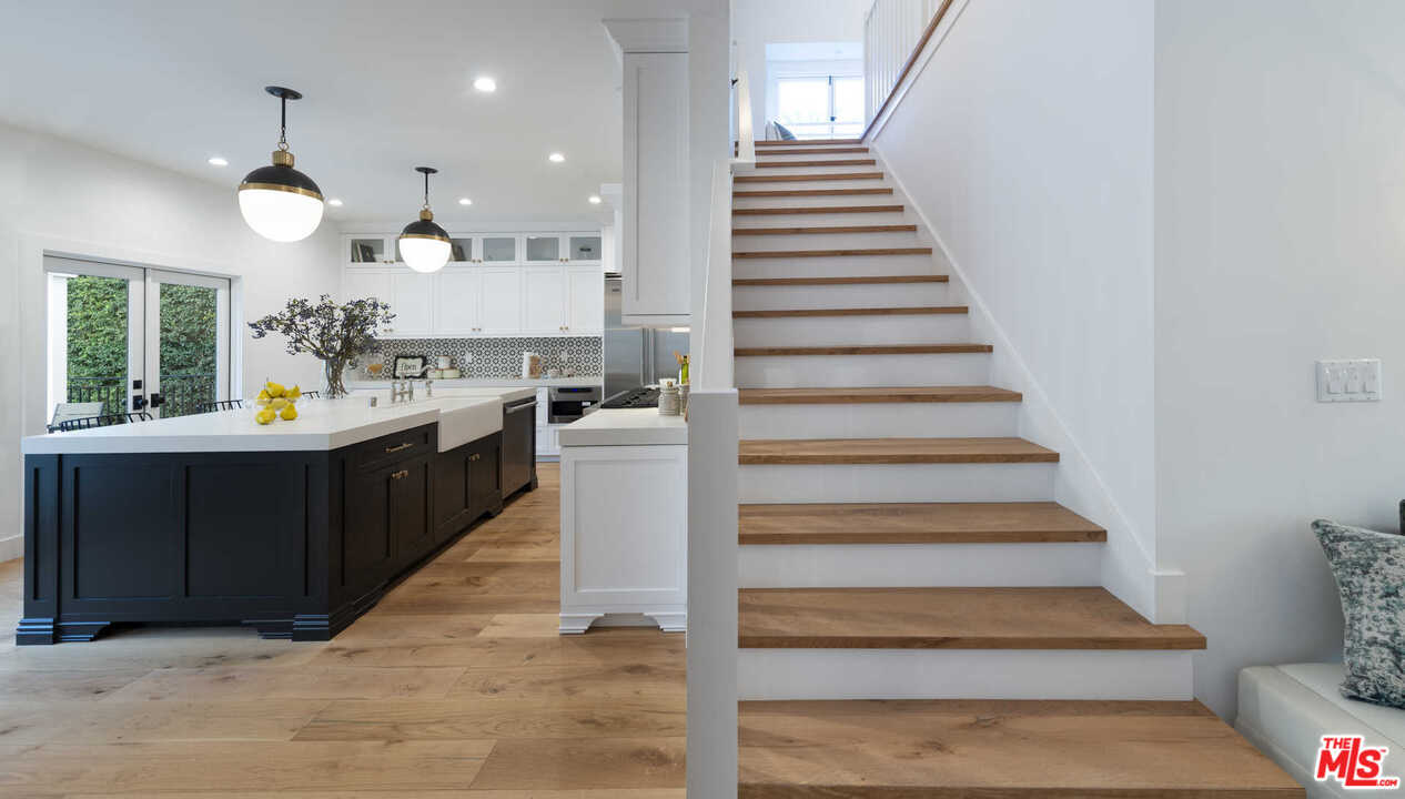 722 South Muirfield Road Los Angeles, CA 90005 - Photo 42 of 47 Gallery Image 42
