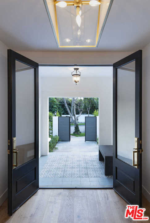 722 South Muirfield Road Los Angeles, CA 90005 - Photo 47 of 47 Gallery Image 47