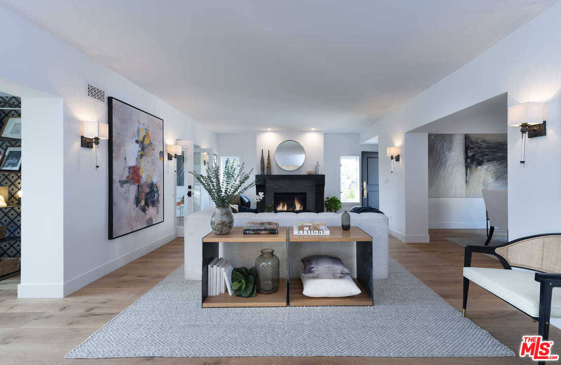 722 South Muirfield Road Los Angeles, CA 90005 - Photo 7 of 47 Gallery Image 7