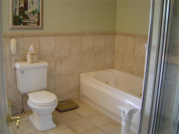 46 Harris Road Newton, MA 02465 - Photo 16 of 28 a bathroom with a toilet and a bathtub