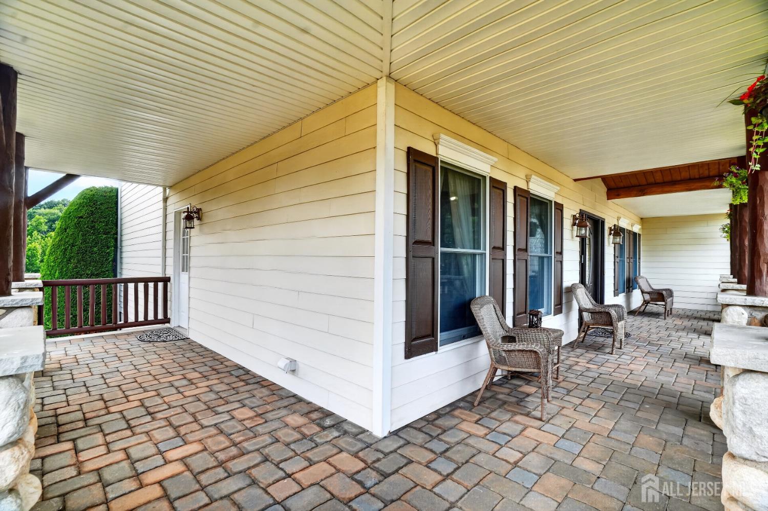 439 Schoolhouse Road Monroe Township, NJ 08831 - Photo 4 of 52