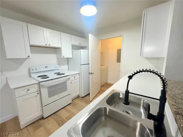$1,000 | 221 Mission Newport Lane, Unit 101, Las Vegas, NV 89107