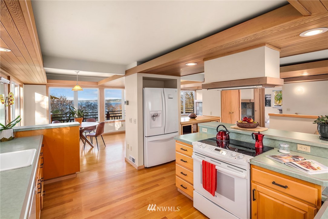 6115 Southwest Luana Beach Road Vashon, WA 98070 - Photo 11 of 35 Gallery Image 11