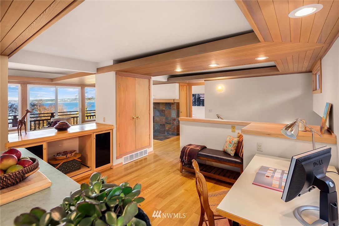 6115 Southwest Luana Beach Road Vashon, WA 98070 - Photo 12 of 35 Gallery Image 12