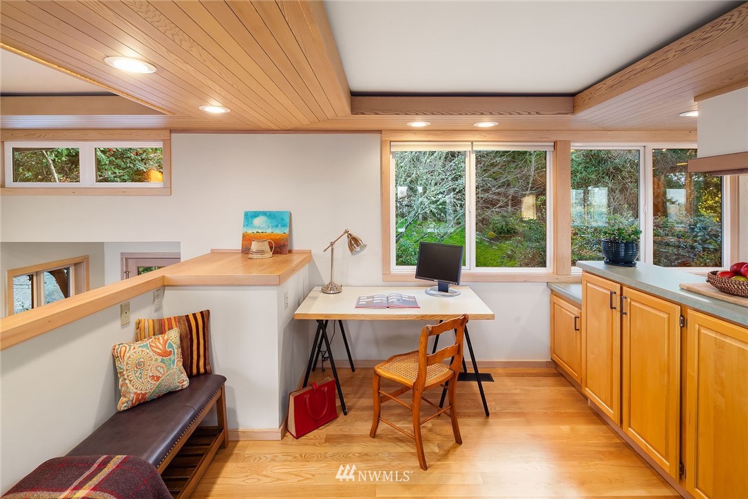 6115 Southwest Luana Beach Road Vashon, WA 98070 - Photo 13 of 35 Gallery Image 13