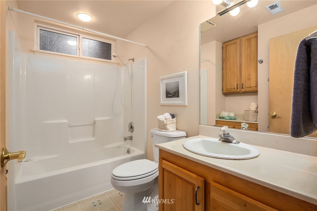6115 Southwest Luana Beach Road Vashon, WA 98070 - Photo 24 of 35 Gallery Image 24