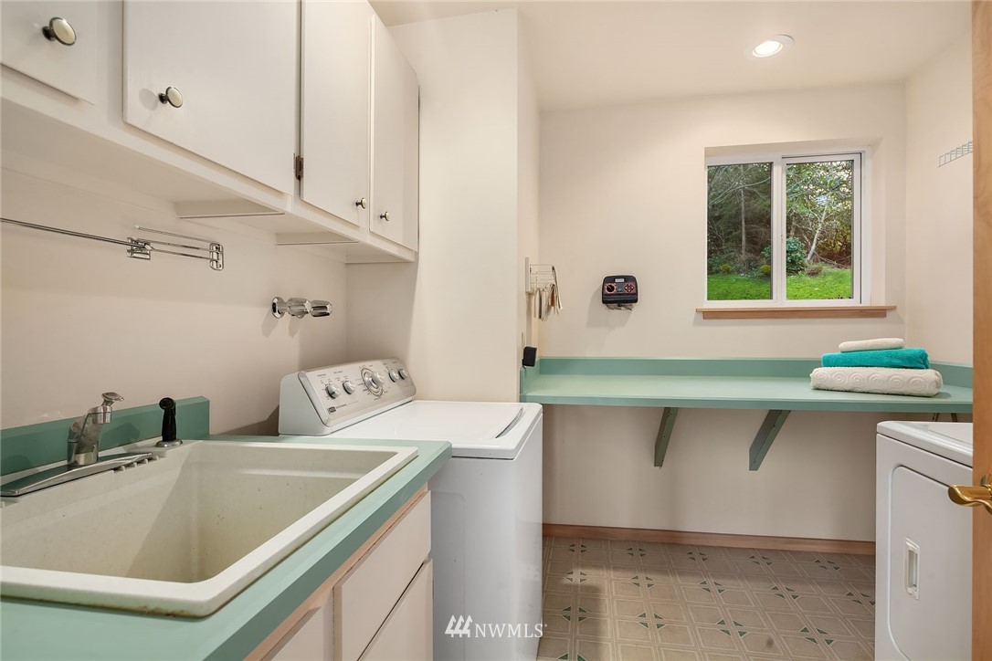 6115 Southwest Luana Beach Road Vashon, WA 98070 - Photo 26 of 35 Gallery Image 26