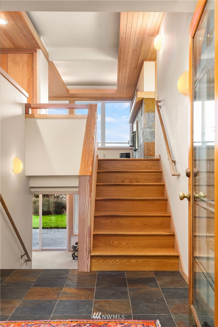 6115 Southwest Luana Beach Road Vashon, WA 98070 - Photo 5 of 35 Gallery Image 5