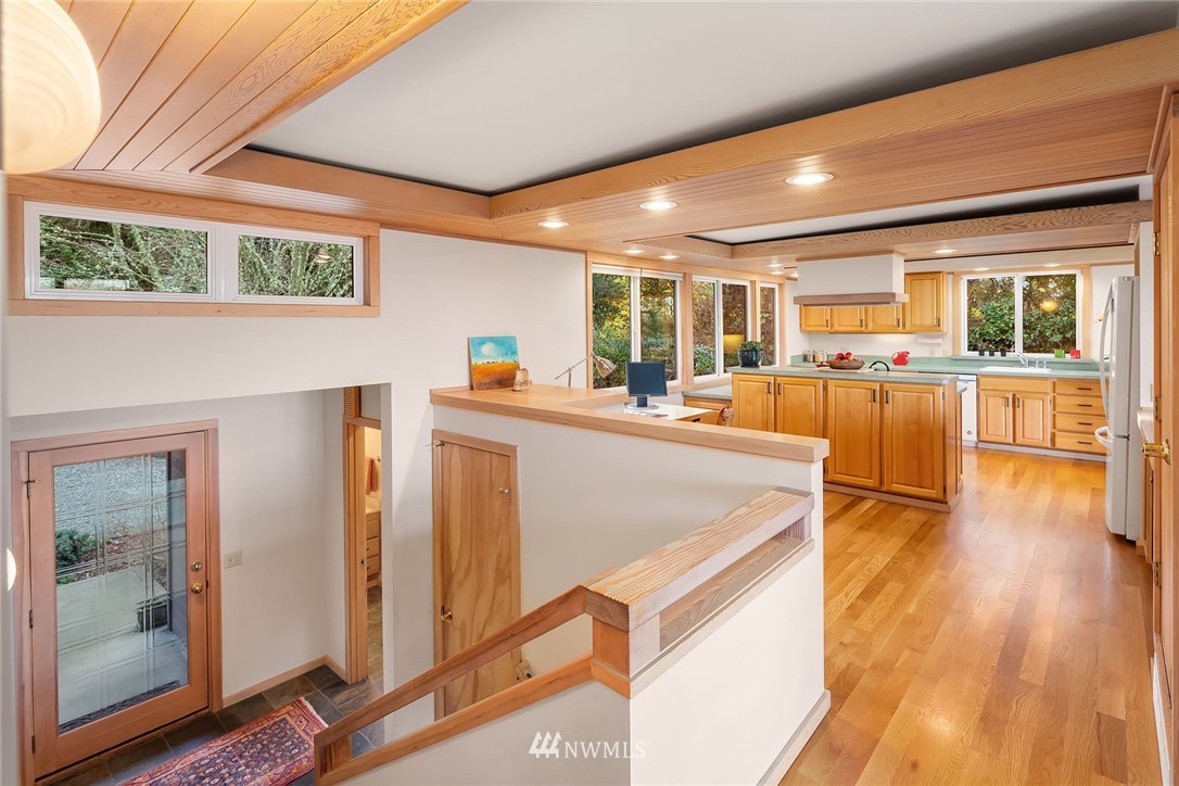 6115 Southwest Luana Beach Road Vashon, WA 98070 - Photo 6 of 35 Gallery Image 6