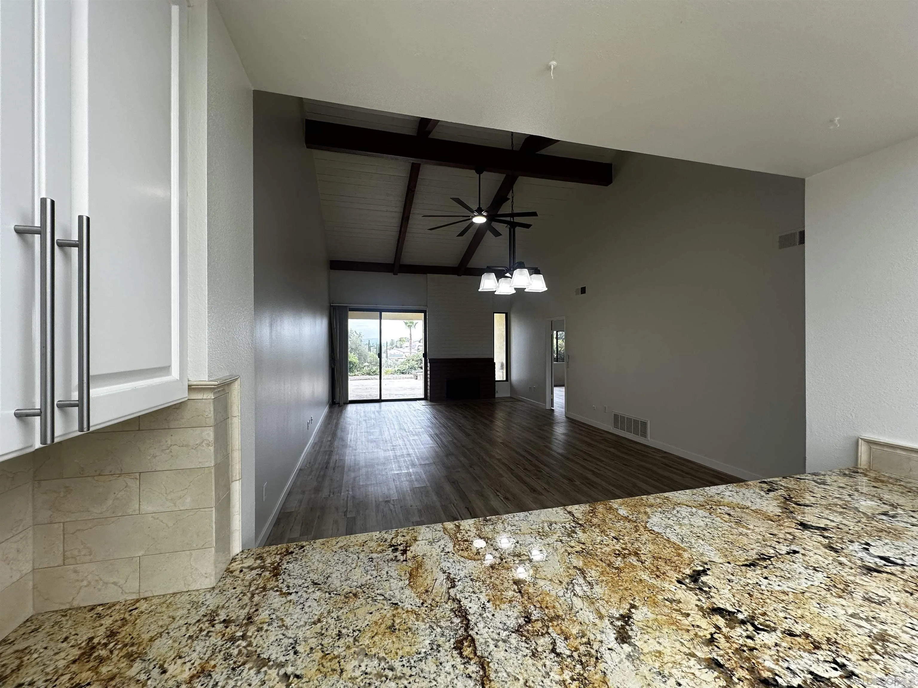 13436 The Square Poway, CA 92064 - Photo 4 of 12