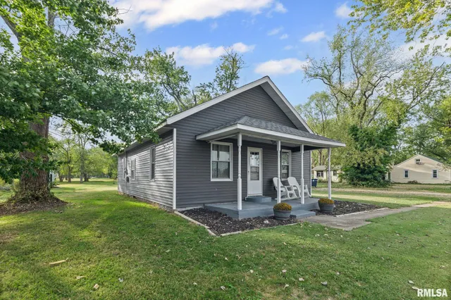 $124,900 | 2109 North Broadway, Salem, IL 62881