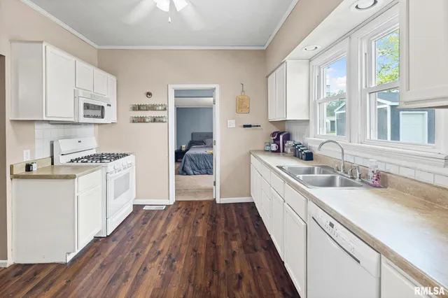 $124,900 | 2109 North Broadway, Salem, IL 62881