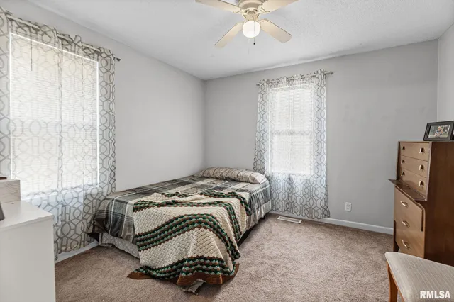 $124,900 | 2109 North Broadway, Salem, IL 62881