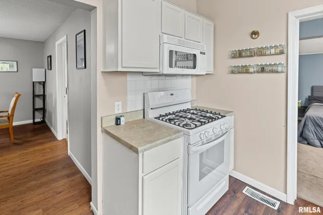 $124,900 | 2109 North Broadway, Salem, IL 62881