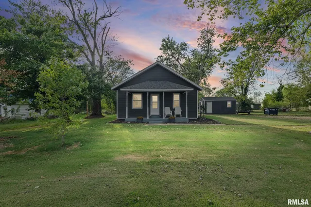 $124,900 | 2109 North Broadway, Salem, IL 62881