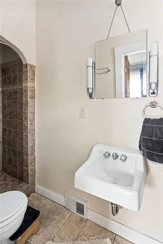 $289,900 | 2111 Lovers Lane, St. Joseph, MO 64505