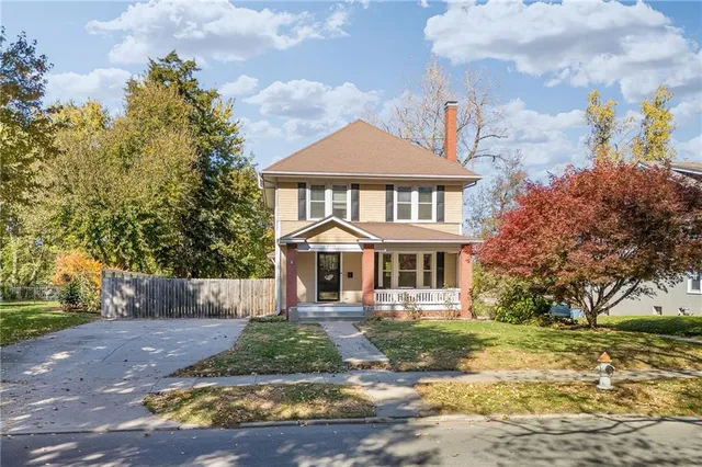 $289,900 | 2111 Lovers Lane, St. Joseph, MO 64505