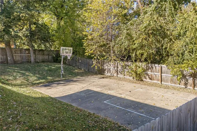 $289,900 | 2111 Lovers Lane, St. Joseph, MO 64505