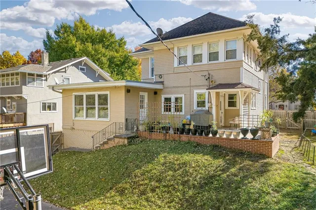 $289,900 | 2111 Lovers Lane, St. Joseph, MO 64505