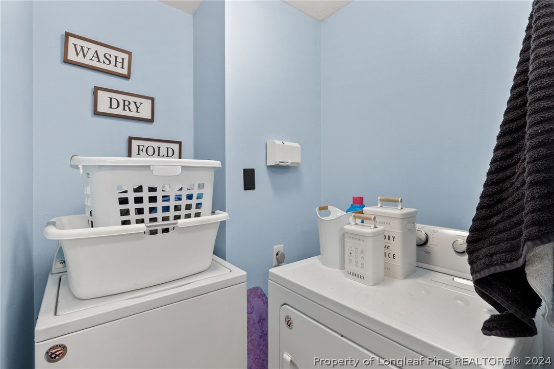 5334 Tory Hill Road Hope Mills, NC 28348 - Photo 15 of 27 a utility room with dryer and washer