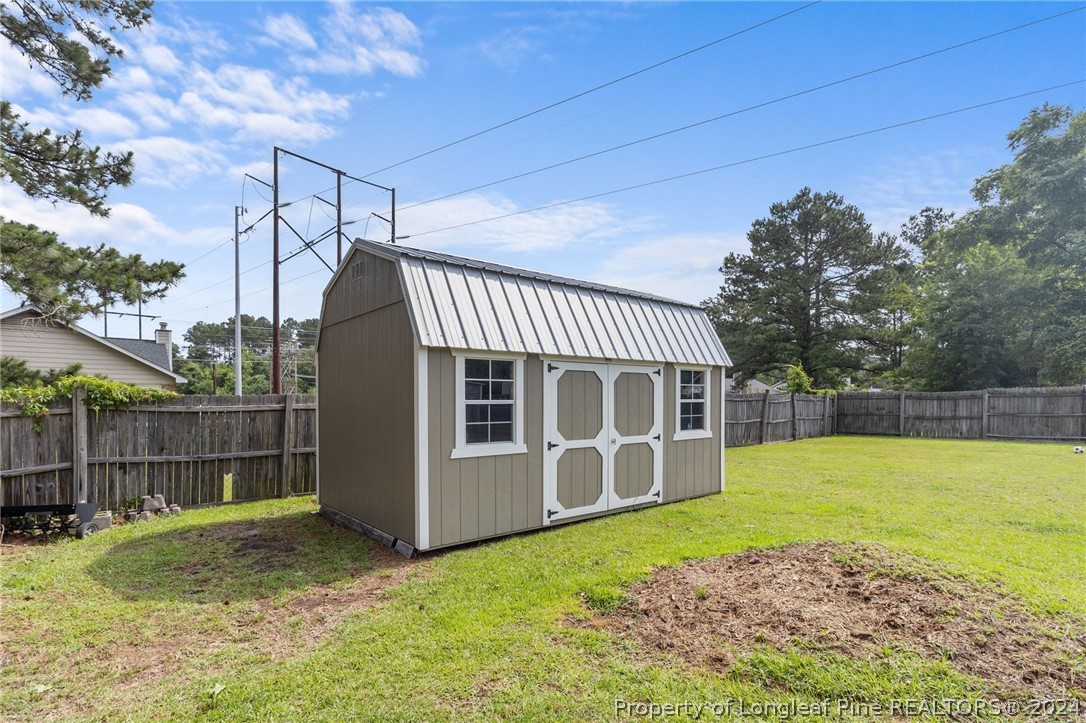 5334 Tory Hill Road Hope Mills, NC 28348 - Photo 23 of 27 a view of a house with backyard and sitting area