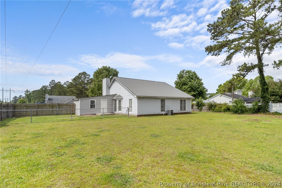 5334 Tory Hill Road Hope Mills, NC 28348 - Photo 26 of 27 a front view of a house with a yard