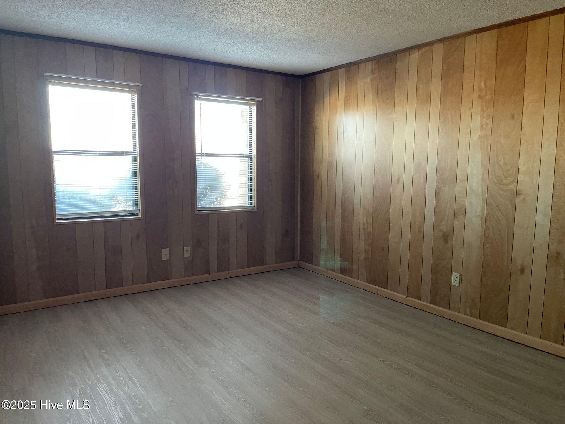 2510 Commerce Road, Unit B Jacksonville, NC 28546 - Photo 3 of 6 living room