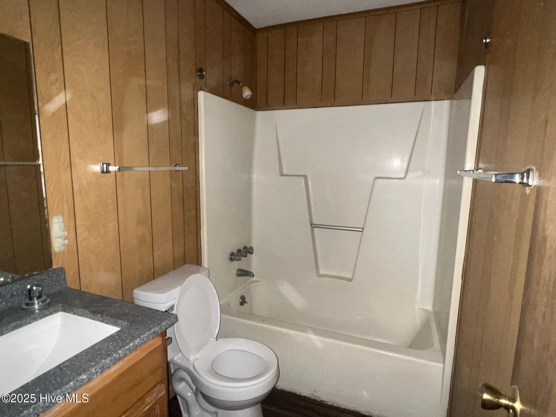 2510 Commerce Road, Unit B Jacksonville, NC 28546 - Photo 5 of 6 bathroom