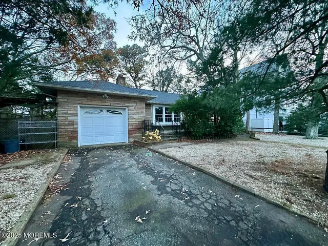 a view of a house with a yard and garage