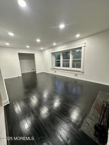 a view of livingroom with furniture