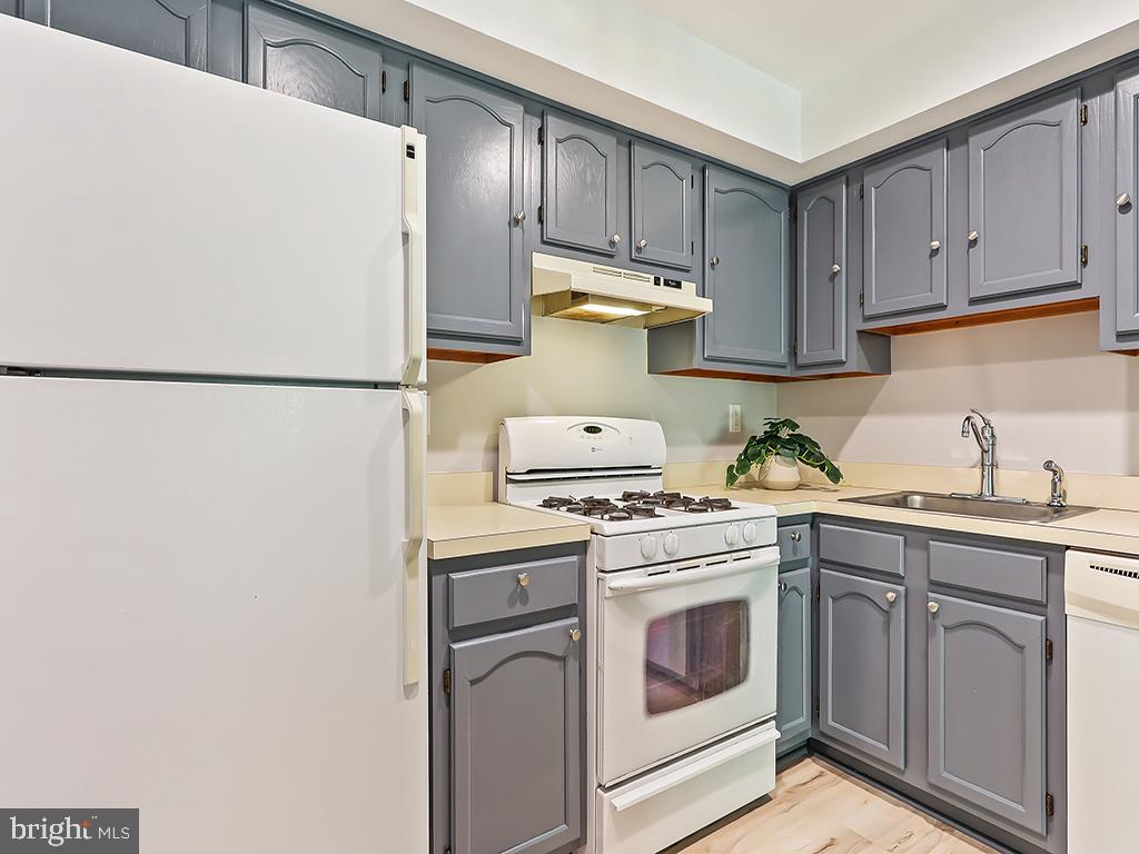 303 Trinity Court, Unit 11 Princeton, NJ 08540 - Photo 13 of 37